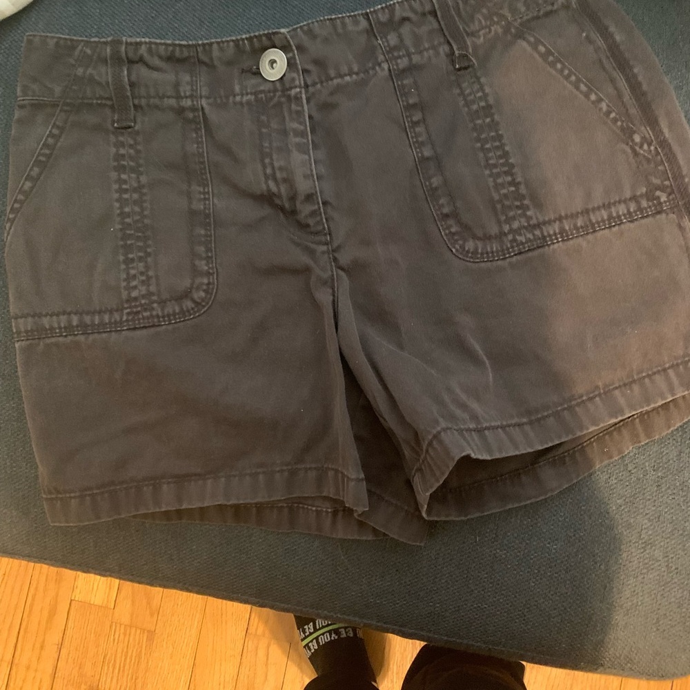 Ann Taylor brown shorts women’s 6, zipper, front and back pockets